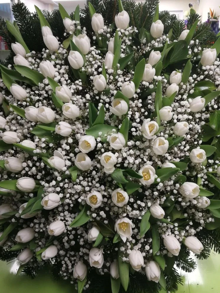 Fehér tulipán álló koszorú (AKO-28)